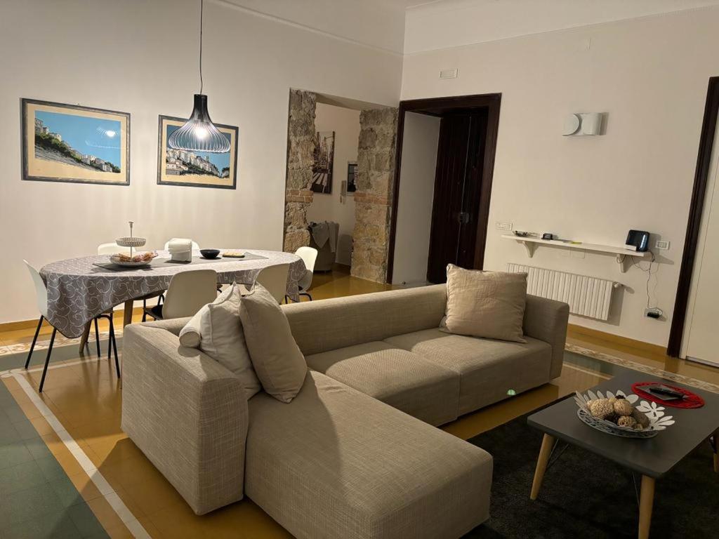 Luxury Manfredi Apartment Салерно Екстериор снимка
