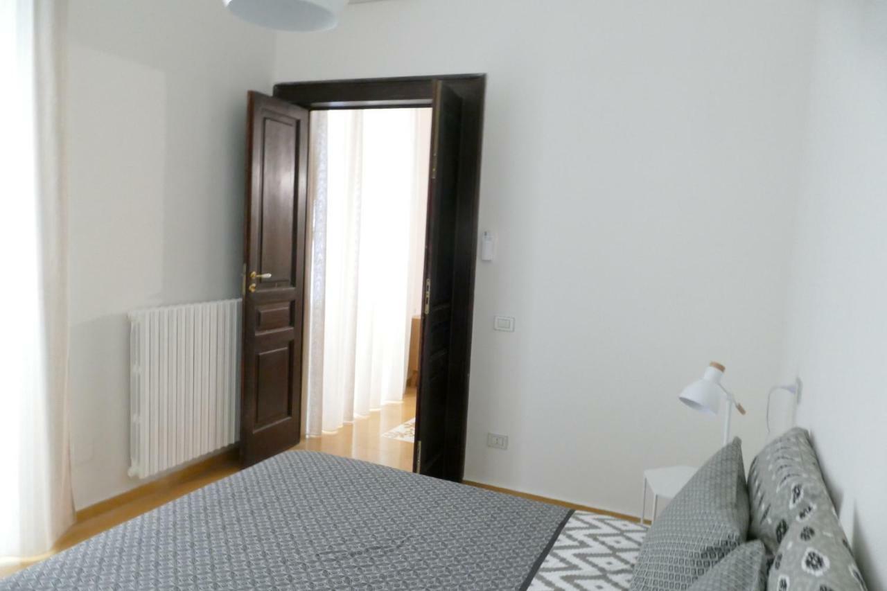 Luxury Manfredi Apartment Салерно Екстериор снимка