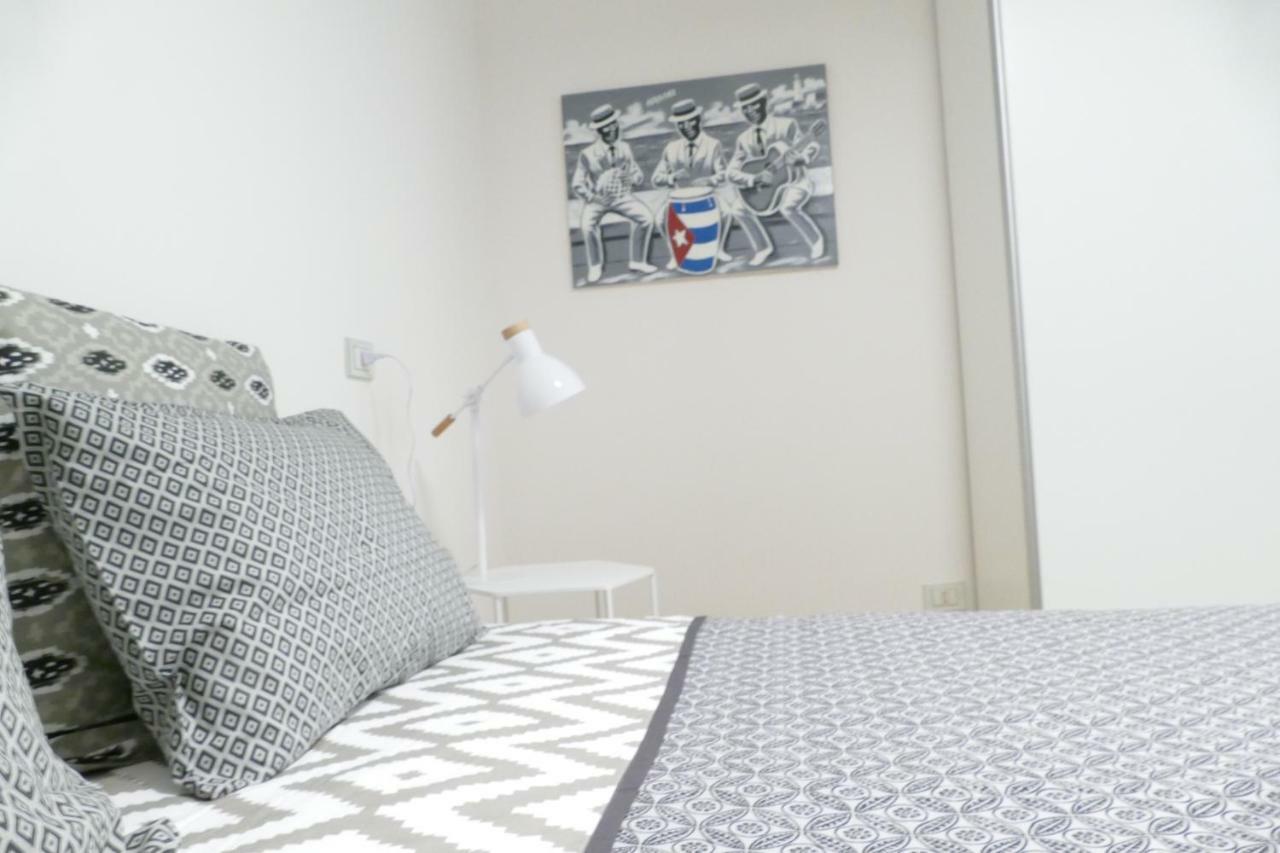 Luxury Manfredi Apartment Салерно Екстериор снимка